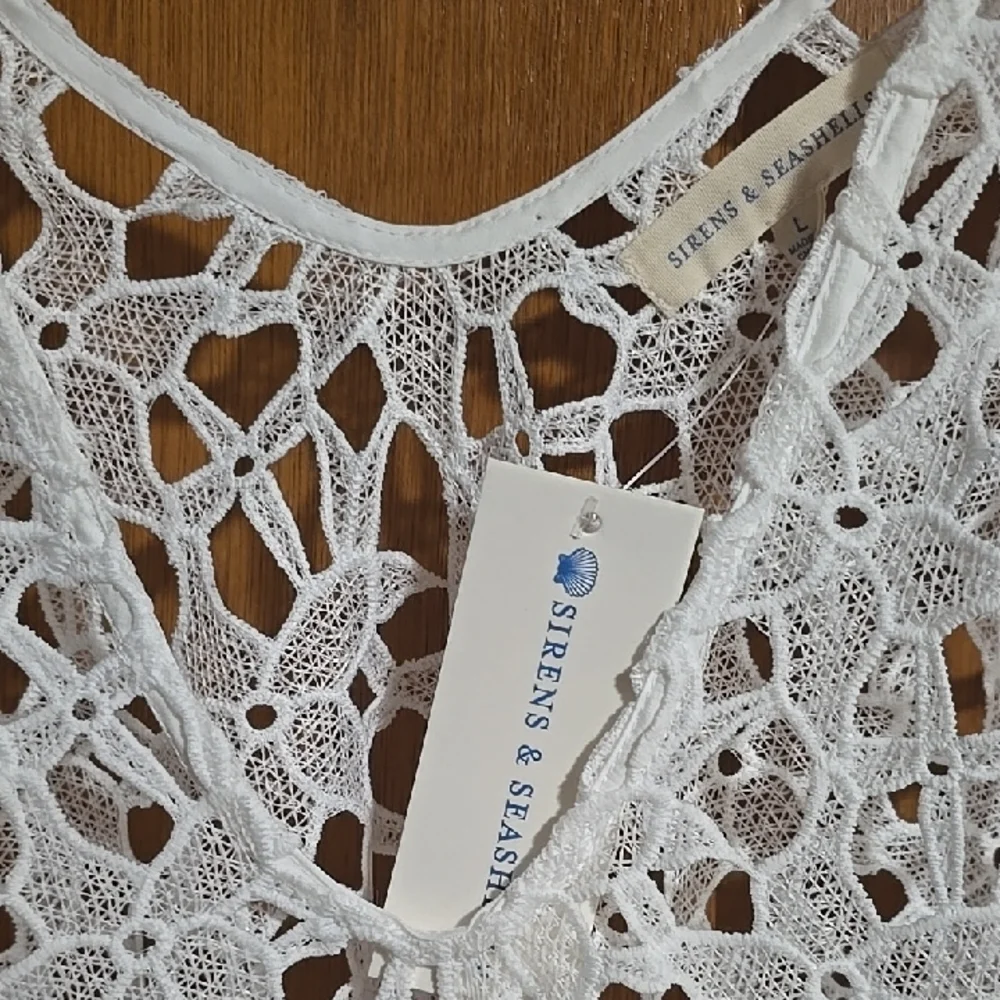 Chic White Crochet Beach Cover-Up - Picture 7 of 7